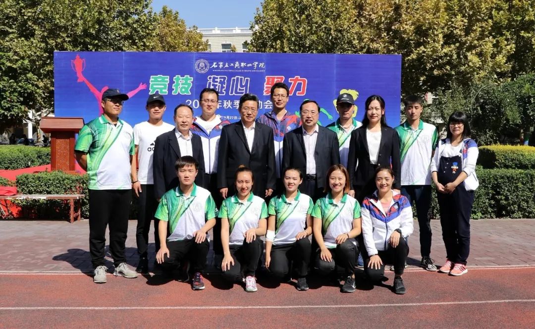 2025世俱杯在线观看-豪门盛事：球队飒爽英姿角逐荣耀的简单介绍